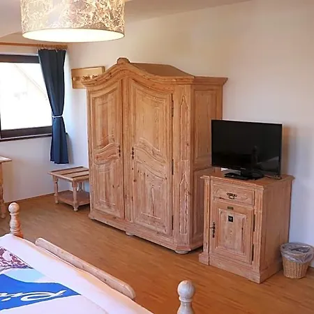 מלון Sassenhof 3*